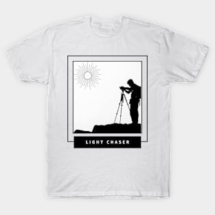 Light chaser photographer and sun design with mountains for nature photographers T-Shirt